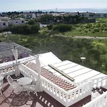 Ocean View Bed and breakfast 2*